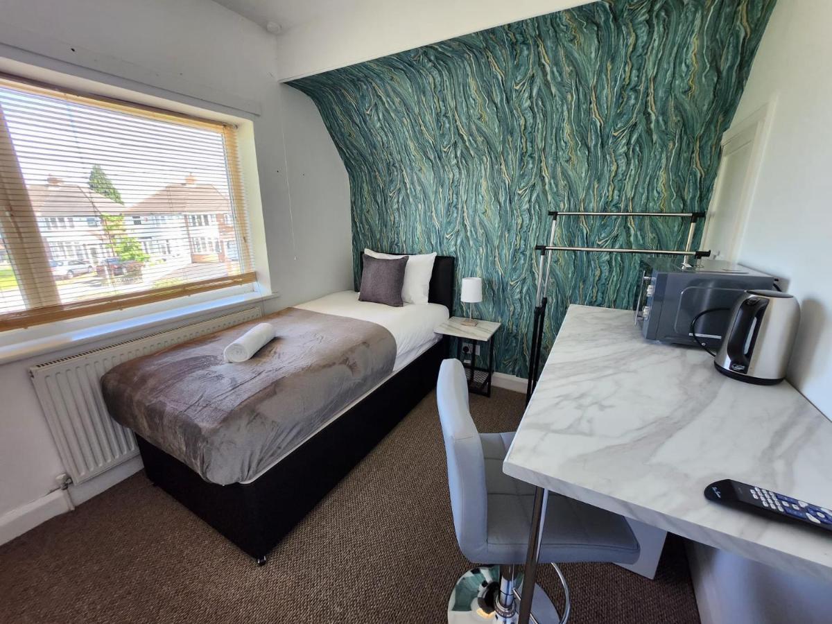 Solihull Shared House Acocks Green ภายนอก รูปภาพ