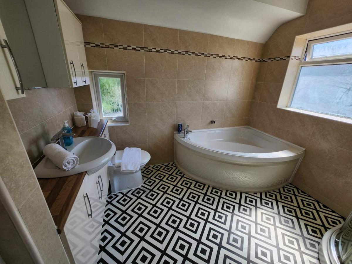 Solihull Shared House Acocks Green ภายนอก รูปภาพ